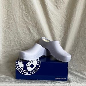 Never worn, lavender Birkenstock Super-Birki vegan clogs! Size 42.